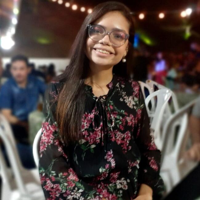 Emprego de babá em Caratinga: Camila