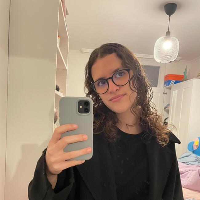 Babysitter in Saint-Pierre-des-Corps: Fanny