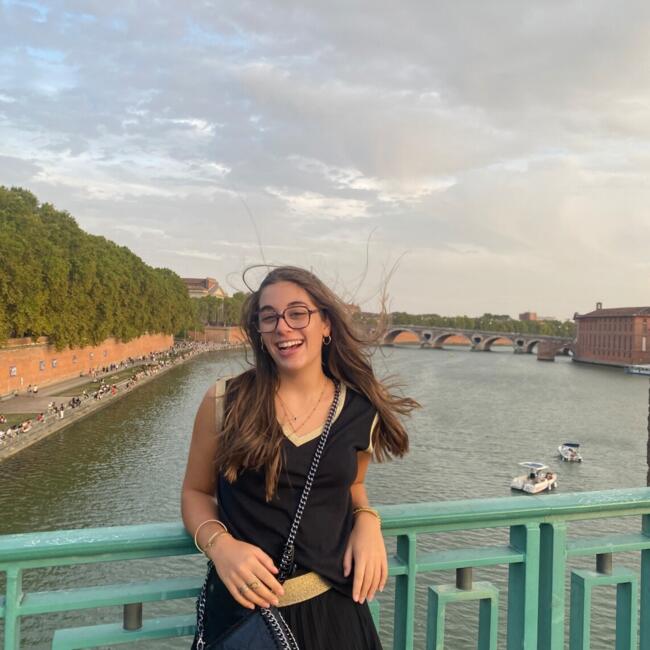 Babysitter in Malemort-sur-Corrèze: Louanne