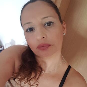 Babysitter in Tirat Carmel: רינת