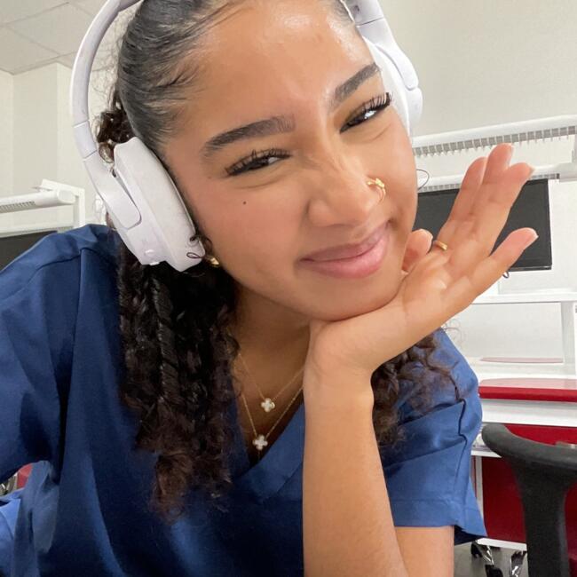 Babysitter στην περιοχή Kerýneia: Zainab