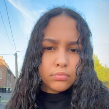 Babysitter La Louvière: Nora