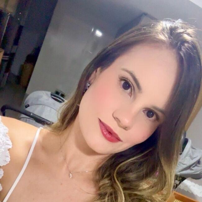 Babysitting job in Anápolis: Larissa