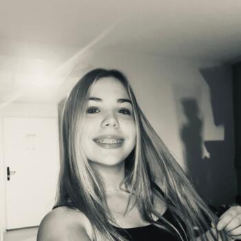 Babysitter in Saint-Amand-Longpré: Léa