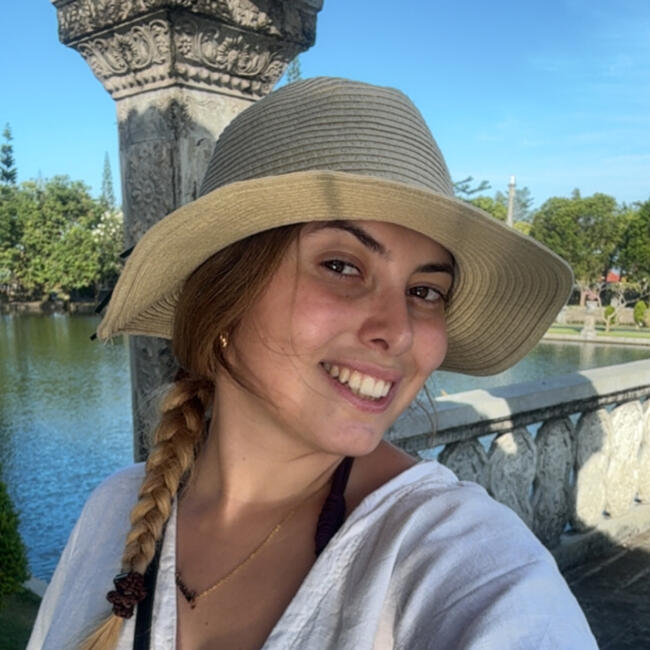 Babysitter in Cenon: Naomi