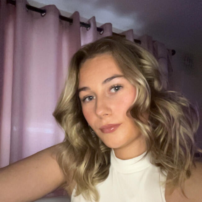 Babysitter in Bray: Ellie