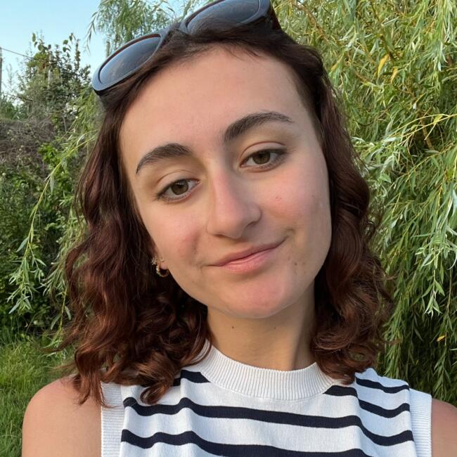 Babysitter in Saint-Laurent-Blangy: Adeline