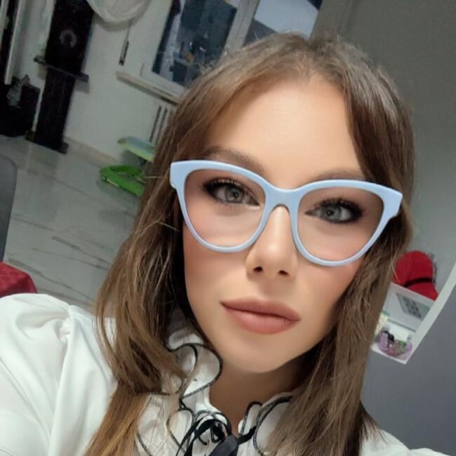 Babysitter a Loreto: Denise