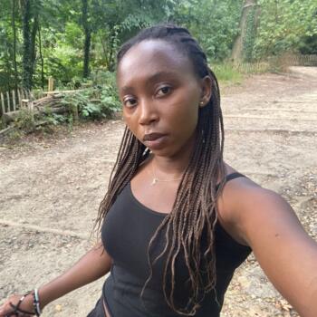 Babysitter in Forest: Sophie