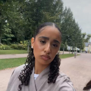 Babysitter Sainte-Suzanne: Delya