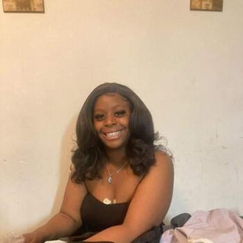 Babysitter in Ellenwood: Zania