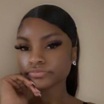 Babysitter in Borough of Queens: Shayla