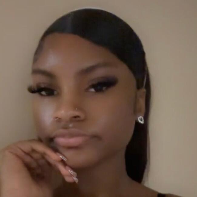 Babysitter in Borough of Queens: Shayla