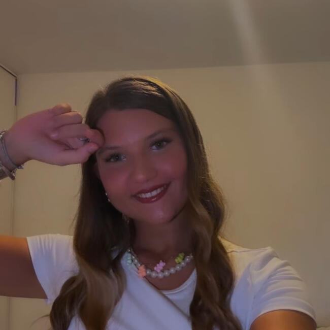 Babysitter in Saint-Thibéry: Jade