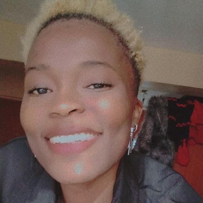 Babysitter in Nairobi: Peach