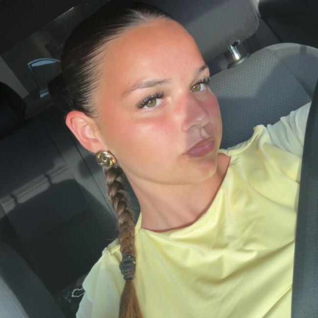 Babysitter in Avion: Leana