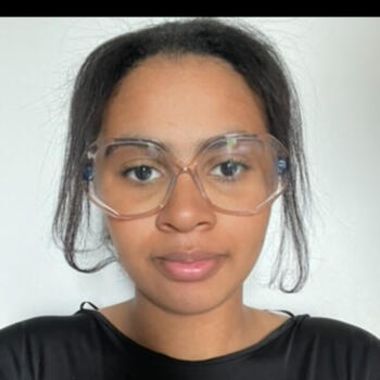 Babysitter in Savigny-le-Temple: Sheyna