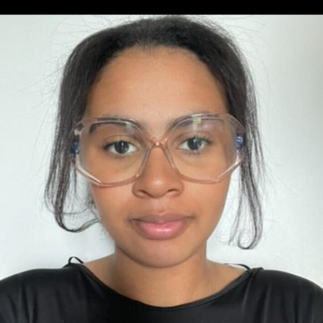 Babysitter in Savigny-le-Temple: Sheyna