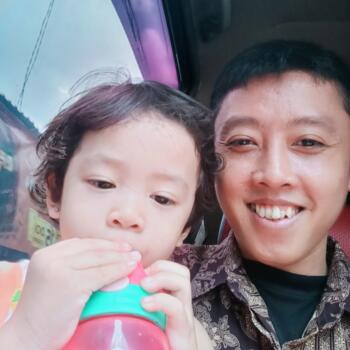 Babysitting job in Tangerang: babysitting job Gusseno