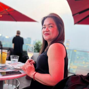 Pengasuh di Singapore Island: Jo Galistan