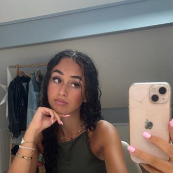 Babysitter Saint-Nom-la-Bretêche: Ines