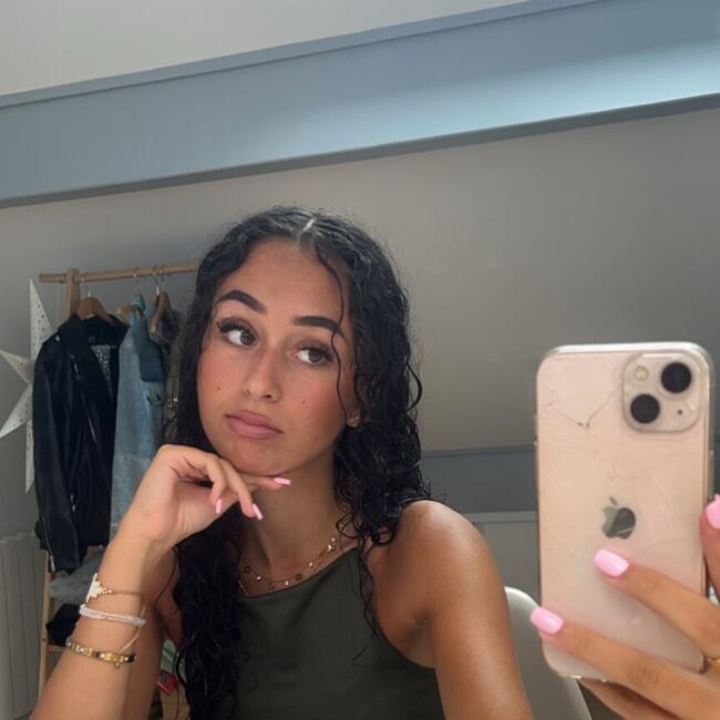 Babysitter in Saint-Nom-la-Bretêche: Ines