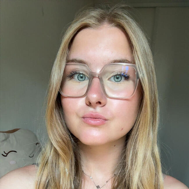 Babysitter in Saint-Cyr-en-Val: Anaïs