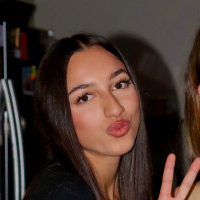 Babysitter in Tignieu: Louna