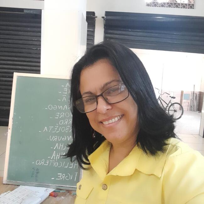 Babysitter in São Vicente: Edna