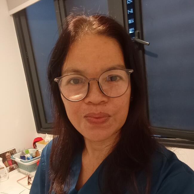 Babysitter in Singapore: Delma