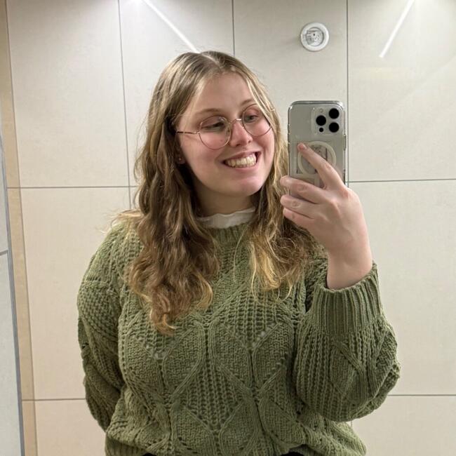 Babysitter in Melbourne: Mia