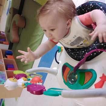 Babysitting job in Oakville: babysitting job Ash