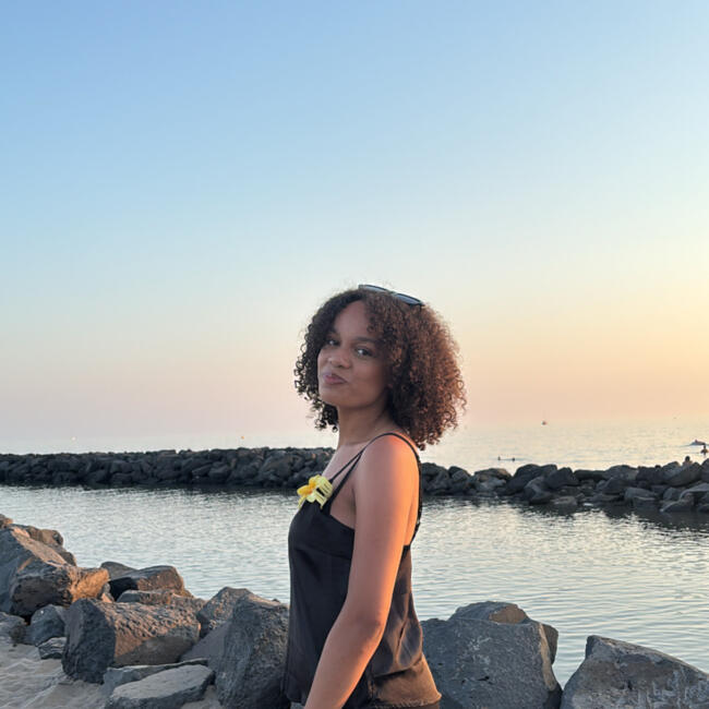 Babysitter in Avon: Maëlle