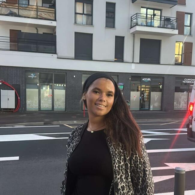 Babysitter in Montmorency: Melina