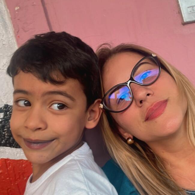 Emprego de babá em Brasília: Viviane