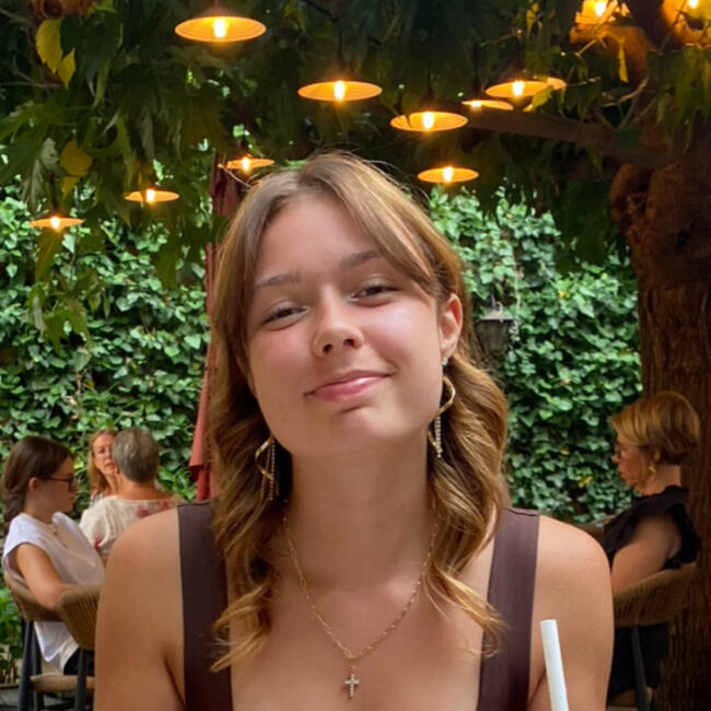 Babysitter in Vaulx-Milieu: Julie