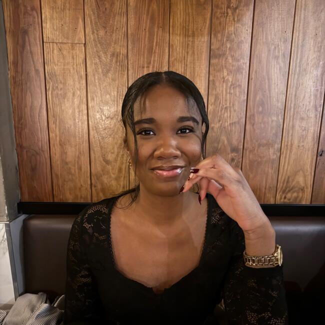 Babysitter in Garches: Mouni