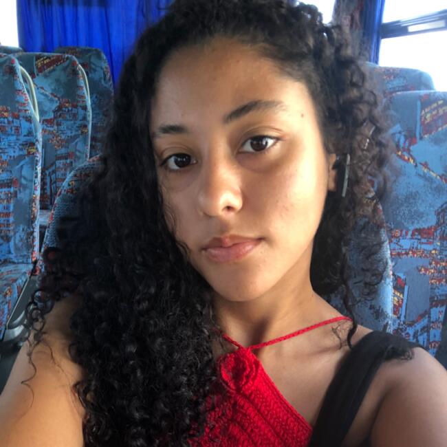 Babysitter in Argivai: Elysa