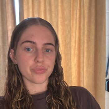 Babysitter in Christchurch: Bella