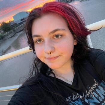 Babysitter in Newport: Steph