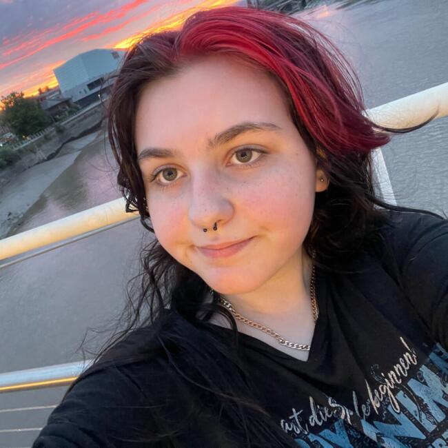 Babysitter in Newport: Steph