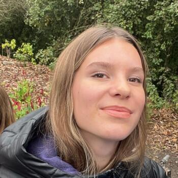 Babysitter in Merelbeke: Lora