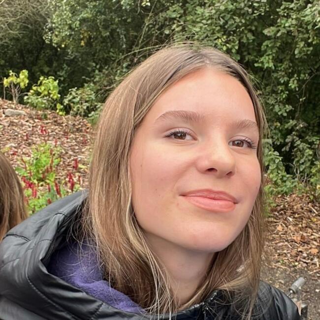 Babysitter in Merelbeke: Lora