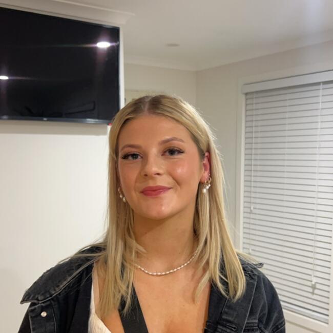 Baby-sitter in Hobart: Maya