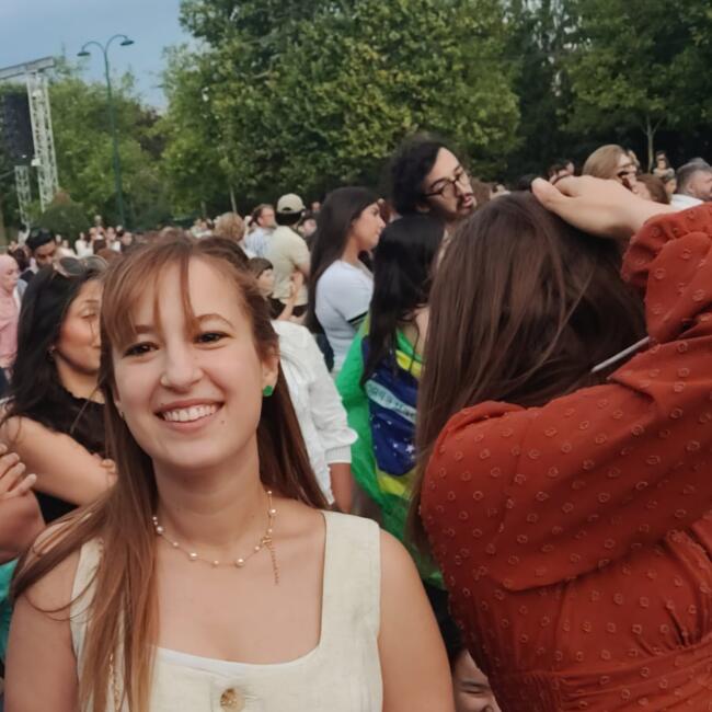 Babysitter in Villeneuve-le-Roi: Sabrina