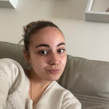 Babysitter in Pont-Saint-Vincent: Clara