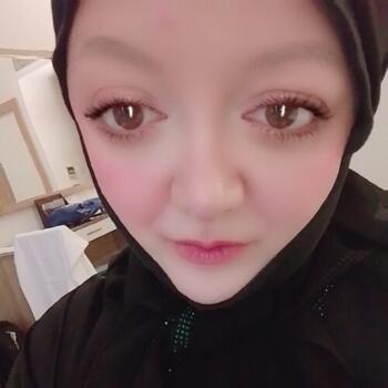 جليسة أطفال جدة: Aisha