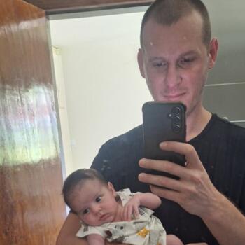 Emprego de babá em Criciúma: emprego de babá Leonardo