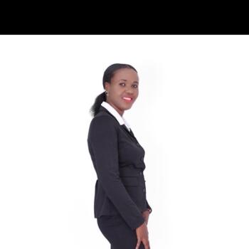 جليسة أطفال في Jazīrat Abū Z̧aby: Risper