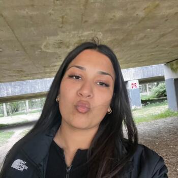 Babysitter in Luton: Uhdah